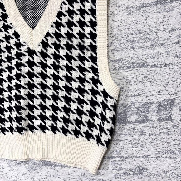 Houndone V-neck Knit Vest Layered Cropped - Picture 3 of 4